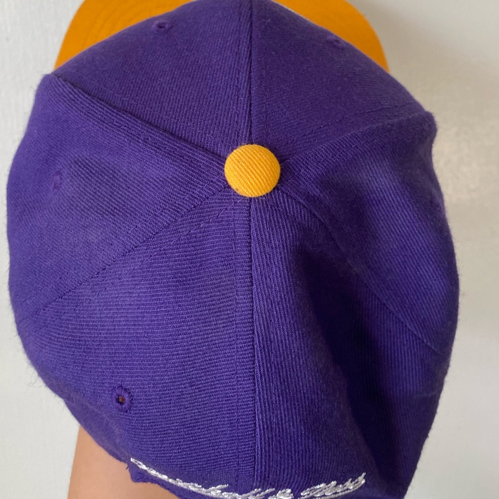 Los Angeles Lakers Hat - Picture 6 of 6